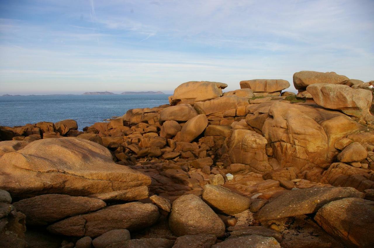 Le Colombier Bretagne Bed & Breakfast Louannec ภายนอก รูปภาพ